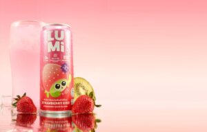 LUMi กระแสแรงไม่หยุด! เปิดตัว “Strawberry Kiss” พรีไบโอติกโซดา High-Fiber พร้อมเขย่าวงการเครื่องดื่มซ่าใน 7-Eleven